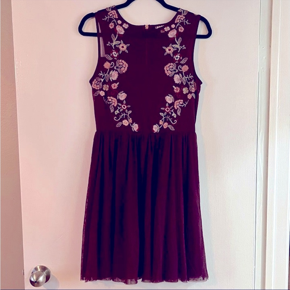 Size M Eyeshadow Lace Dress